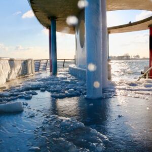 Eingefrorene Brücke